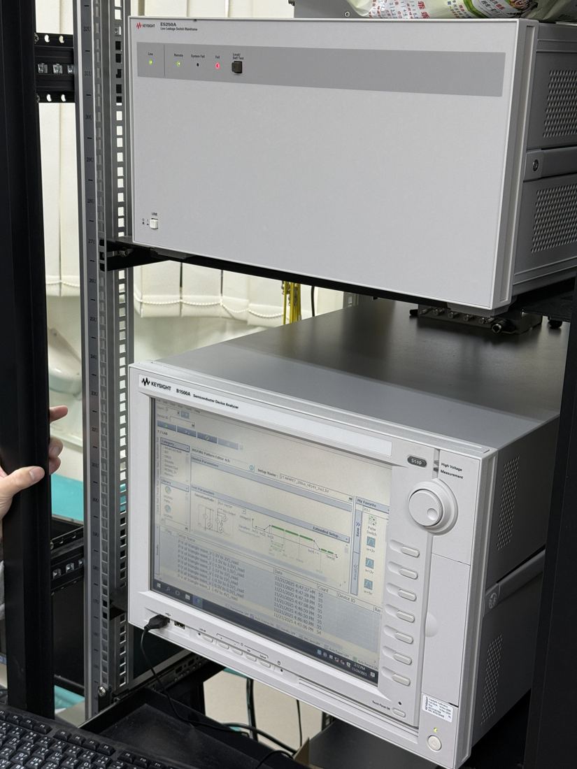 Keysight B1500A 半導體參數分析儀與 SMU 模組