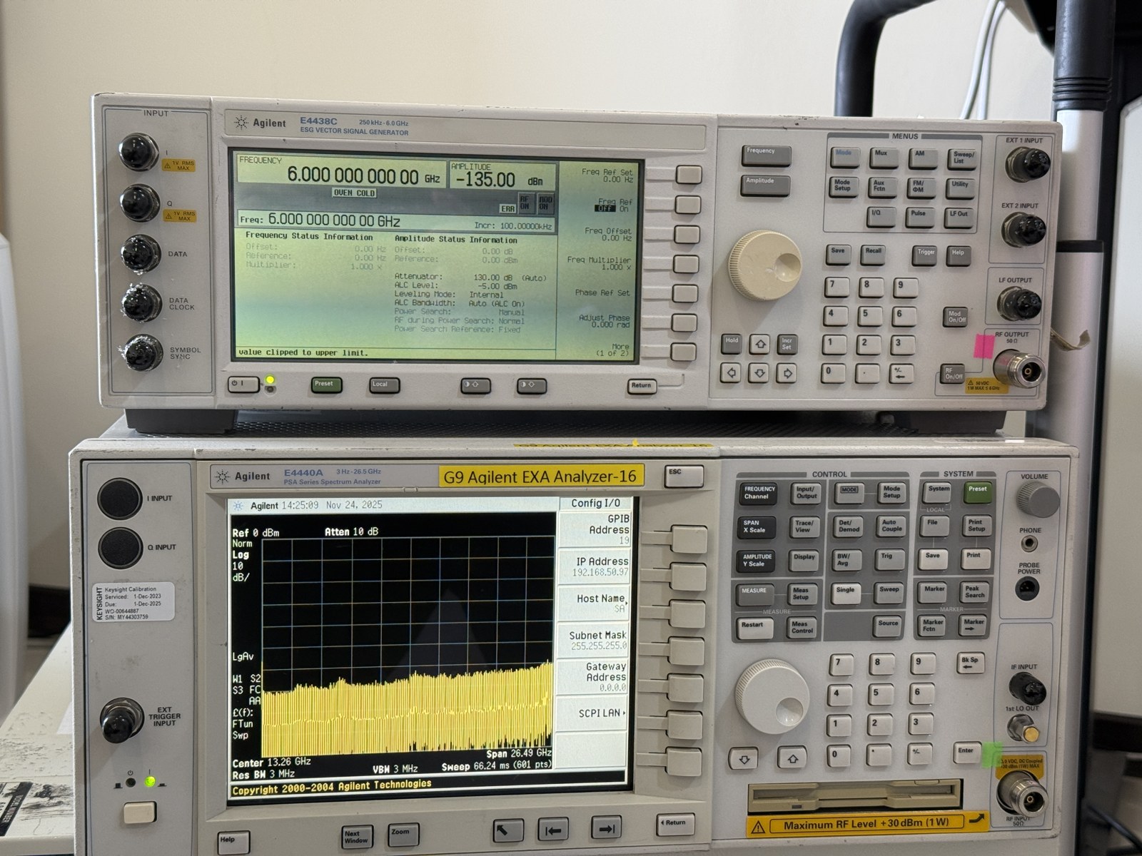 Agilent E4438C ESG 訊號產生器與 E4440A PSA 頻譜分析儀